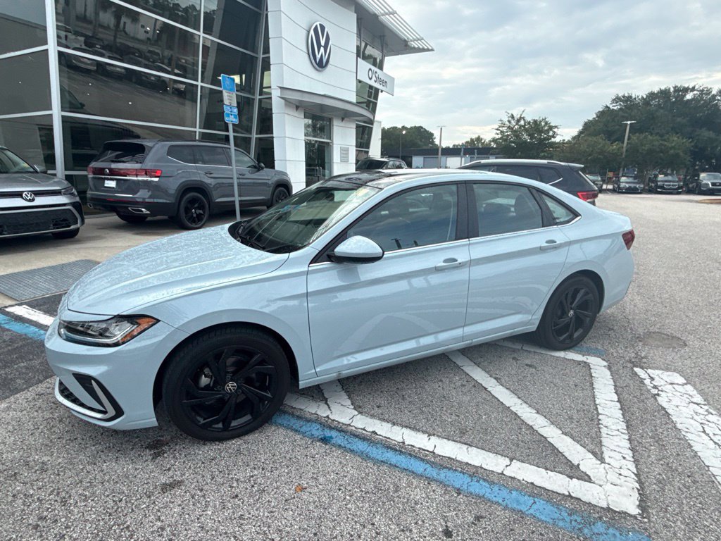 Certified 2026 Volkswagen Jetta SE FWD image 3