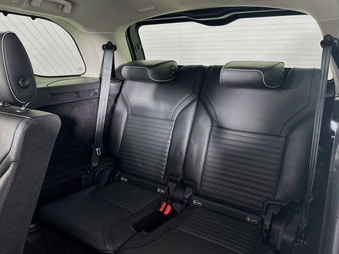 Used 2017 Land Rover Discovery HSE Luxury image 8