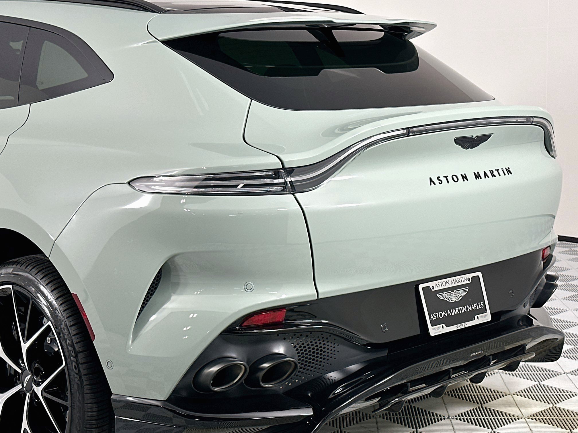 Used 2025 Aston Martin DBX 707 AWD/4WD image 8