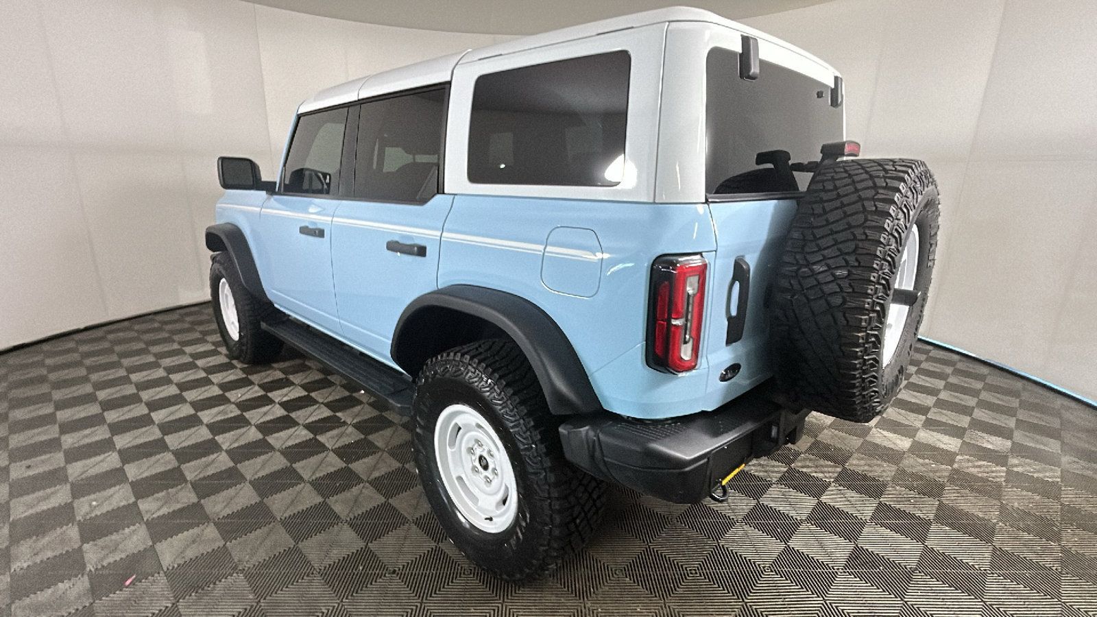 Used 2024 Ford Bronco Heritage Edition AWD/4WD image 5