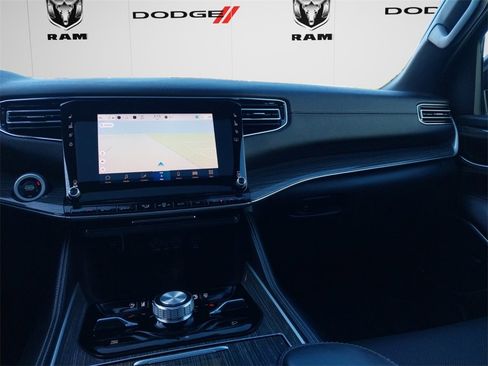 Used 2022 Jeep Wagoneer Series III w/ Premium Group I image 9