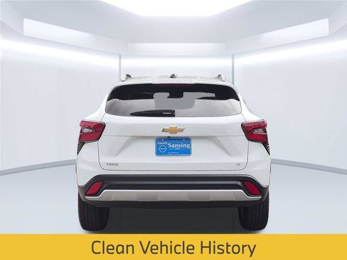 Used 2025 Chevrolet Trax LT w/ LT Convenience Package FWD image 6