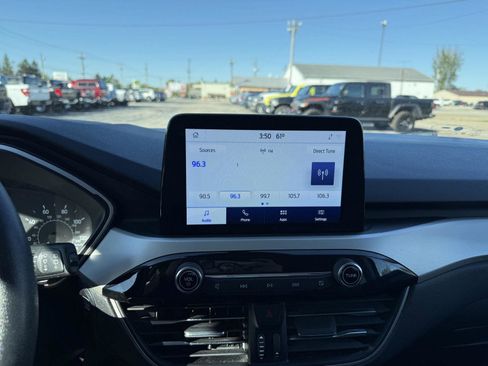 Used 2022 Ford Escape SE image 21