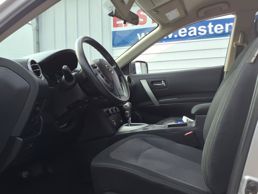 Used 2013 Nissan Rogue SV AWD/4WD image 7
