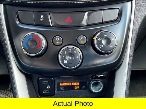 Used 2021 Chevrolet Trax LT image 24