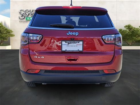 Used 2025 Jeep Compass Sport image 4