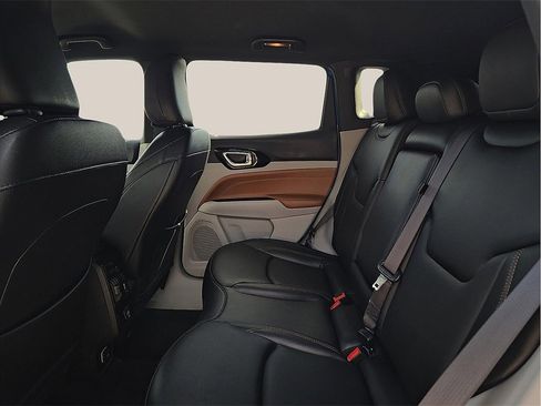 Used 2024 Jeep Compass Limited image 9