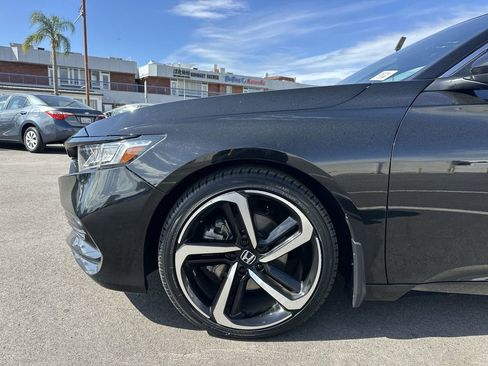 Used 2018 Honda Accord Sport image 18