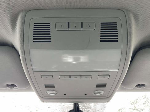 Used 2014 Volkswagen Touareg VR6 image 22