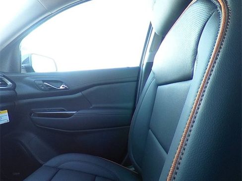 Used 2023 GMC Acadia AT4 w/ Technology Package image 28