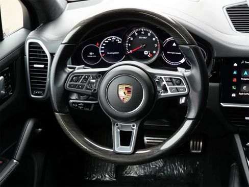 Used 2022 Porsche Cayenne Turbo image 8