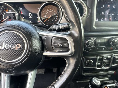 Used 2019 Jeep Wrangler Unlimited Sahara image 23