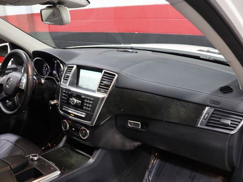 Used 2016 Mercedes-Benz GL 450 4MATIC w/ Premium I Package image 47