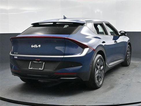 New 2025 Kia EV6 Light w/ Light LR Technology Package image 10