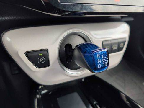 Used 2017 Toyota Prius Prime Advanced image 21