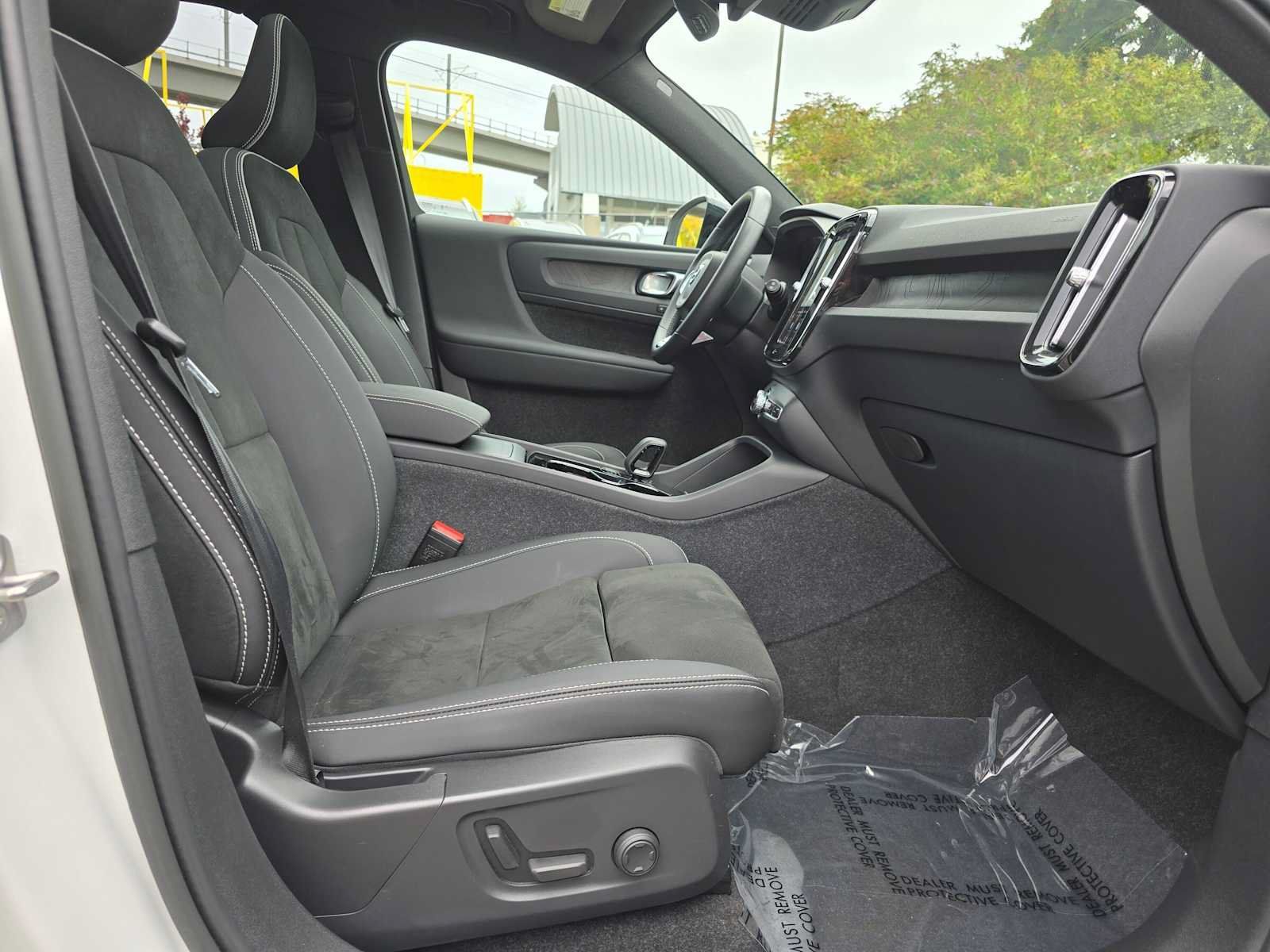 Certified 2023 Volvo XC40 Recharge Ultimate w/ Protection Package Premier AWD/4WD image 11