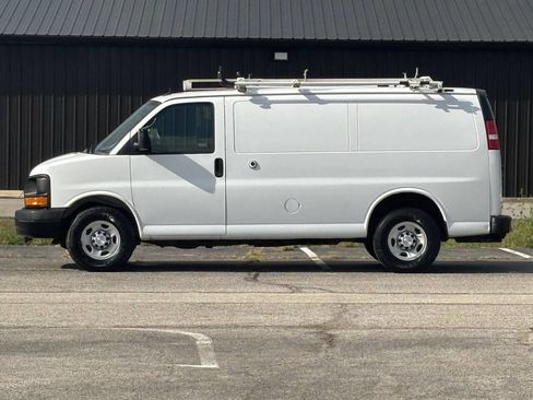 Used 2015 Chevrolet Express 2500 image 1
