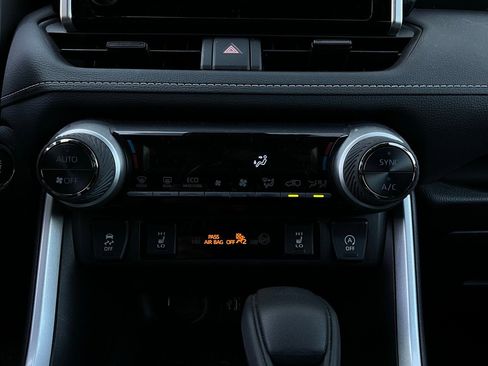 Used 2025 Toyota RAV4 XLE image 27