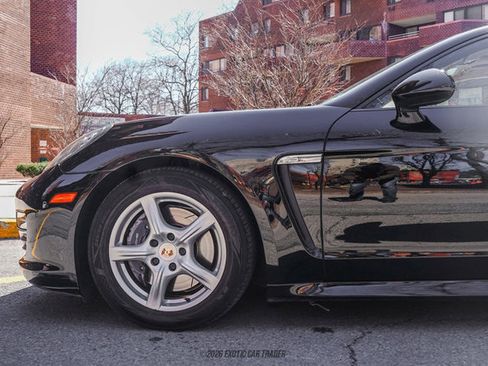 Used 2012 Porsche Panamera 4 image 4