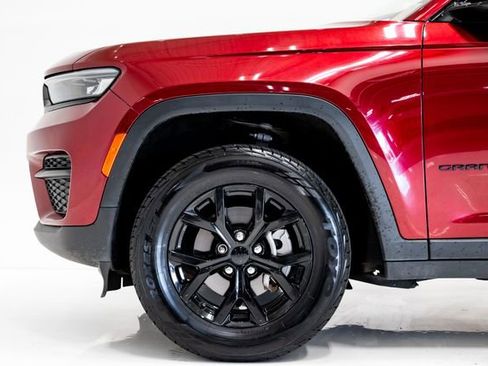 Used 2024 Jeep Grand Cherokee Altitude AWD/4WD image 29