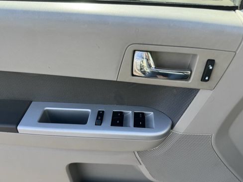 Used 2010 Mercury Mariner V6 AWD 4dr SUV image 20