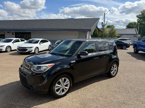 Used 2015 Kia Soul + FWD image 3