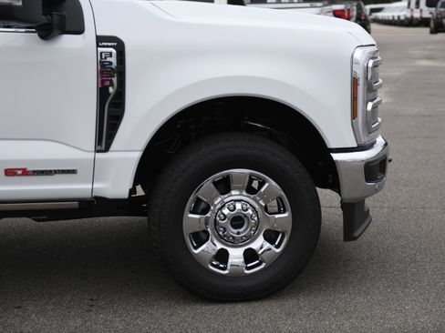 New 2026 Ford F250 Lariat w/ Lariat Premium Package image 3