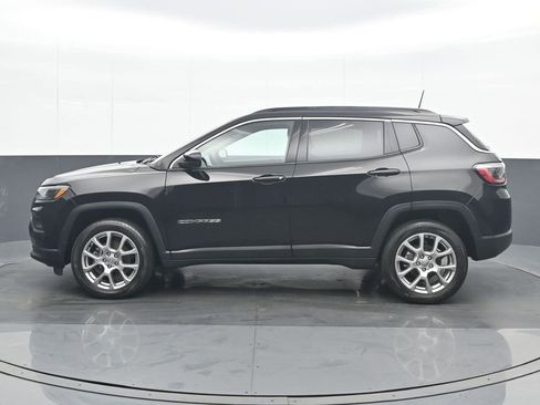 Used 2022 Jeep Compass Latitude w/ Sun and Sound Group image 3