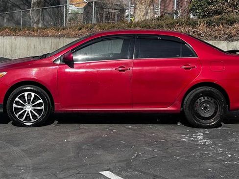 Used 2013 Toyota Corolla LE image 2