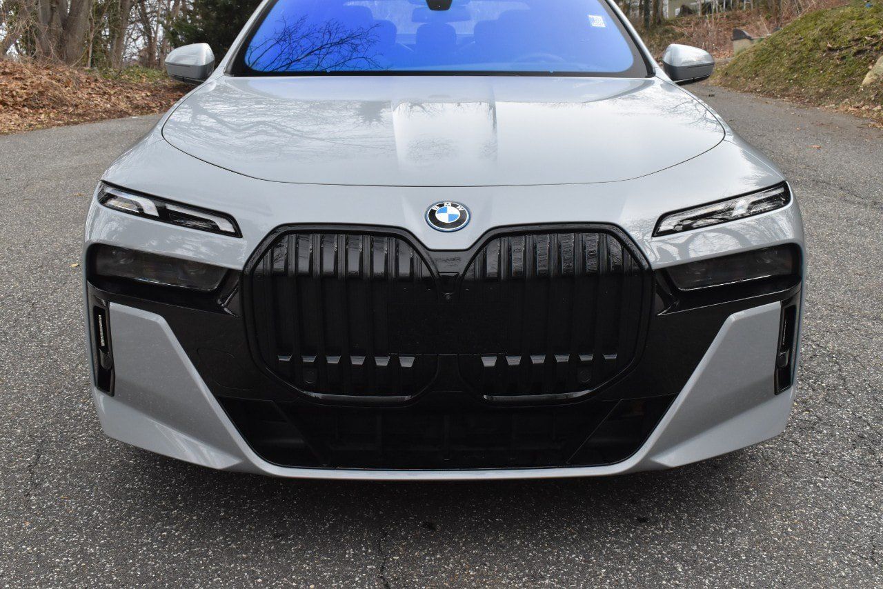 Used 2023 BMW i7 xDrive60 AWD/4WD image 39
