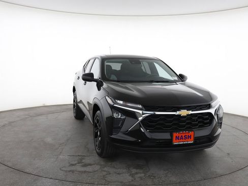 Used 2024 Chevrolet Trax LS w/ LS Convenience Package image 3