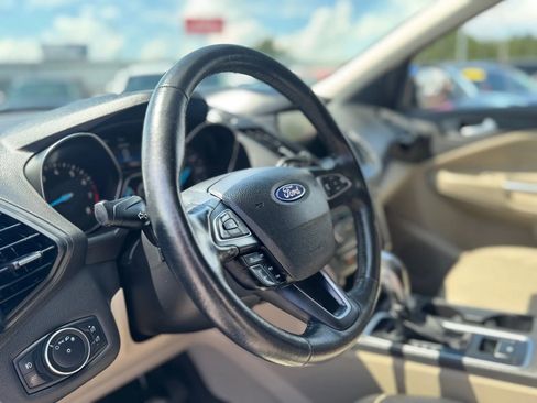 Used 2019 Ford Escape SEL image 11