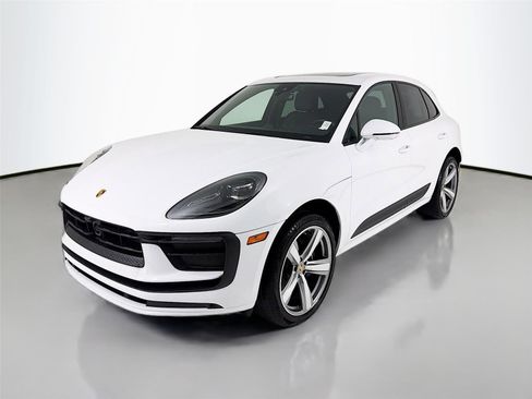 Used 2025 Porsche Macan AWD/4WD image 1