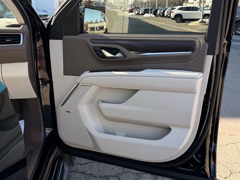 Used 2024 GMC Yukon Denali image 12