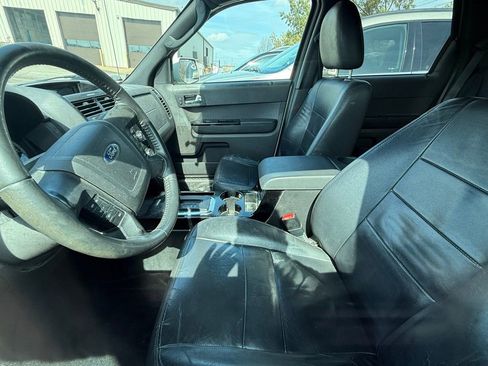 Used 2011 Ford Escape Limited image 7