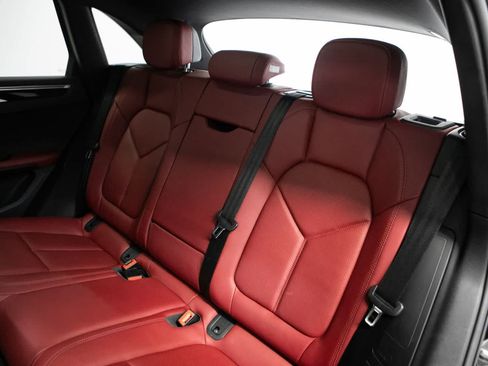 Used 2022 Porsche Macan AWD/4WD image 32