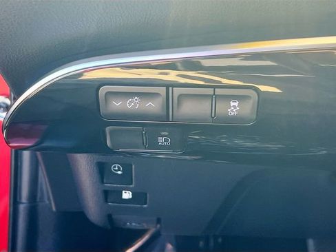 Used 2021 Toyota Prius Prime XLE image 10