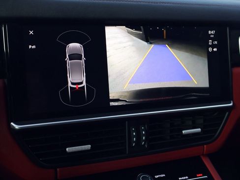 Certified 2023 Porsche Cayenne Platinum Edition image 19