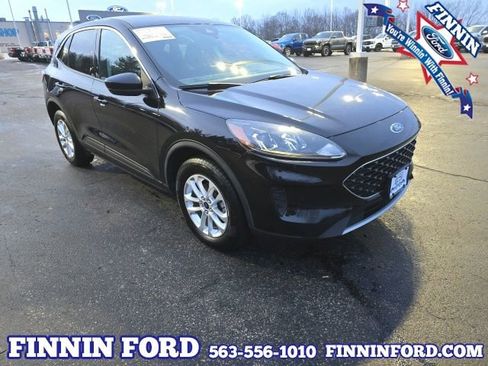 Used 2021 Ford Escape SE image 1