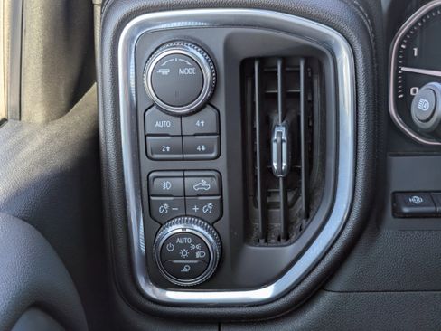 Certified 2022 GMC Sierra 2500 Denali w/ Denali Black Diamond Edition image 26