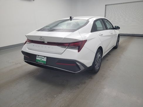 Used 2024 Hyundai Elantra SEL FWD image 9