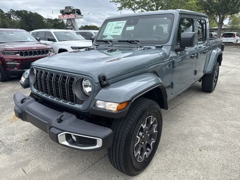 New 2025 Jeep Gladiator Sport w/ Premium Package image 3