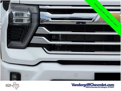 Used 2024 Chevrolet Silverado 2500 High Country w/ High Country Premium Package AWD/4WD image 5