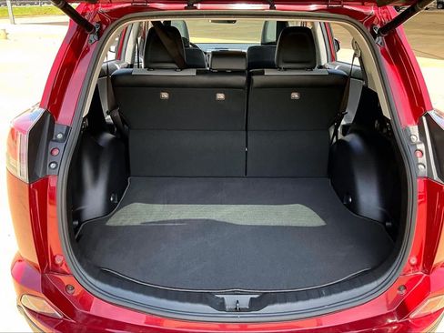 Used 2018 Toyota RAV4 Limited FWD image 31