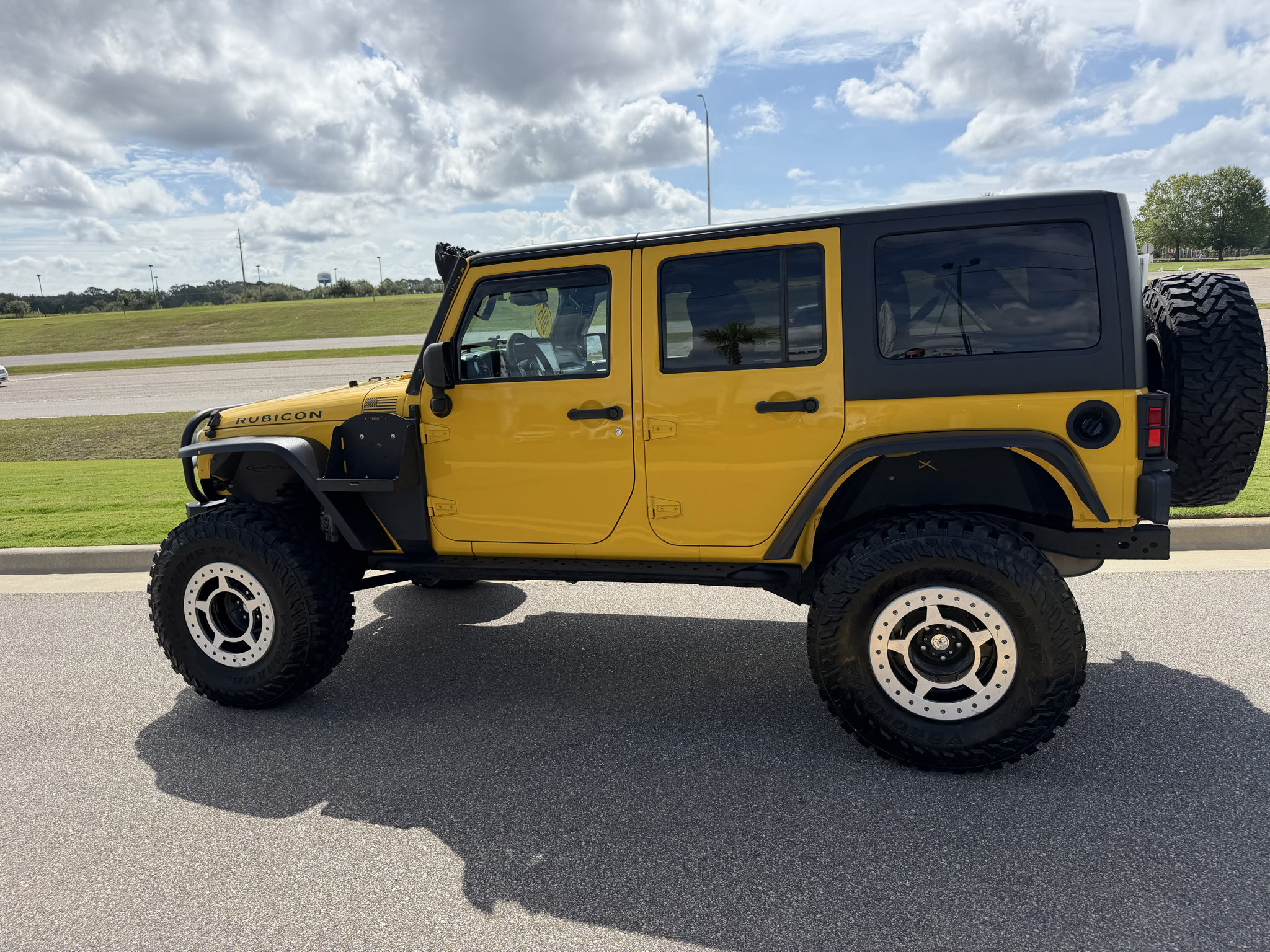 Used 2015 Jeep Wrangler Unlimited Rubicon w/ Dual Top Group AWD/4WD image 11