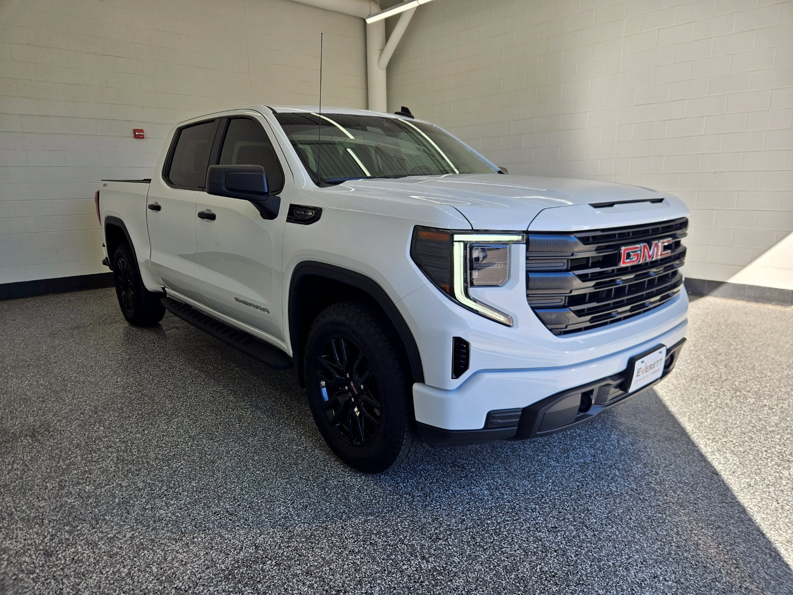 Used 2026 GMC Sierra 1500 Pro w/ Graphite Edition AWD/4WD image 7