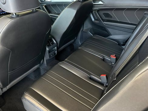 Used 2022 Volkswagen Tiguan SE FWD image 12