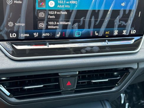 New 2026 Volkswagen Tiguan SE FWD image 18
