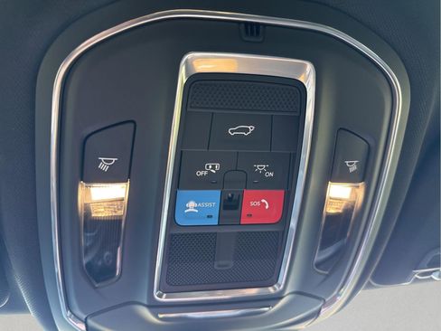 Certified 2025 Jeep Grand Cherokee Limited w/ Black Appearance Package image 24