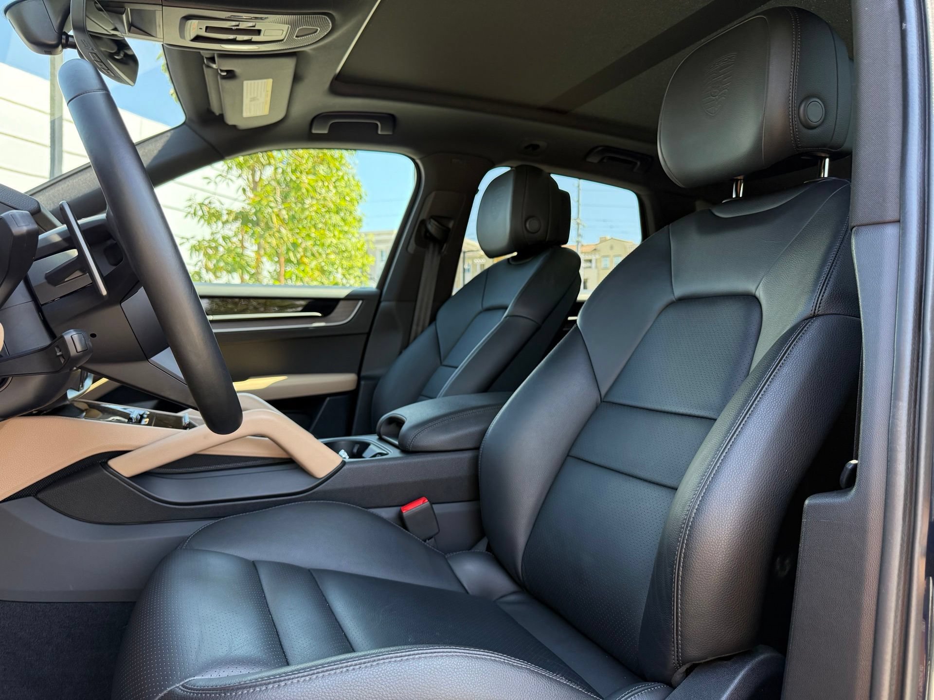 Certified 2024 Porsche Cayenne AWD/4WD image 5